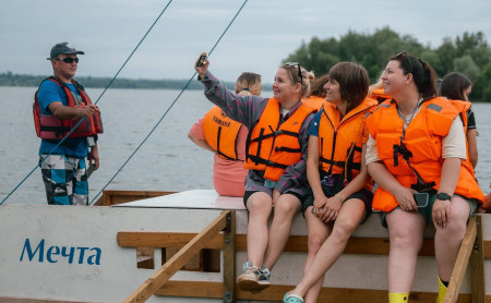 Отдыхаем на природе: как вернуть молодежи интерес к походам, палаткам и песням у костра