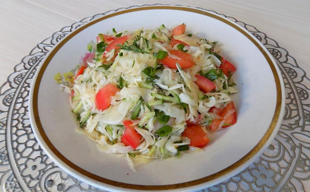 Простой овощной салатик из свежей капусты с редисом