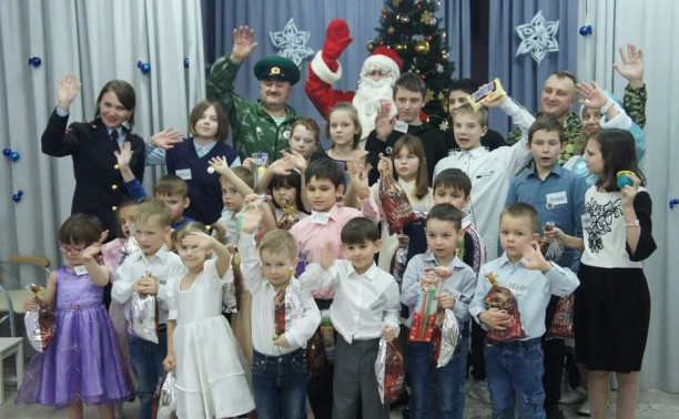 В Тульской области «Полицейский Дед Мороз» побывал в Социально-реабилитационном центре