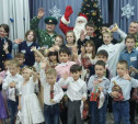 В Тульской области «Полицейский Дед Мороз» побывал в Социально-реабилитационном центре