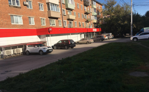 Как инвалиду-колясочнику попасть в супермаркет?