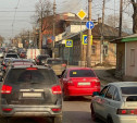 Зачем запретили поворот налево на улицу Осташева?