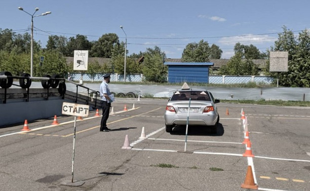Экзамены на водительское удостоверение усложняют, а ДТП меньше не становится! В чём причина?