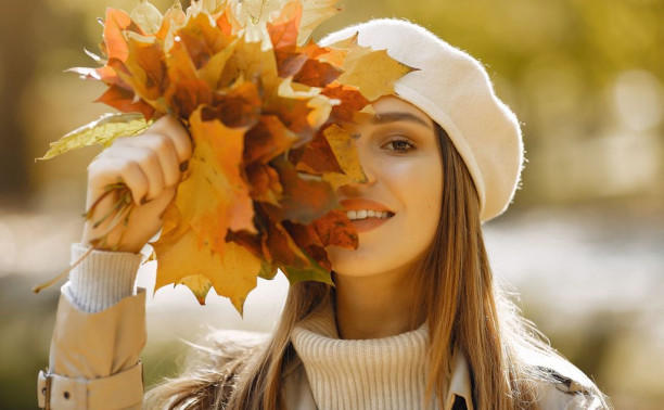 Фотосессии в осенней листве: чем они вредны для здоровья? Рассказывает эксперт