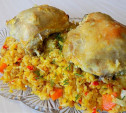 Курица с рисом и овощами приготовленная в духовке