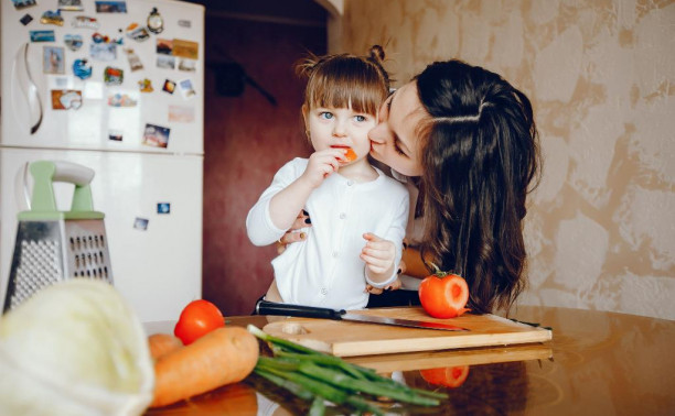 Чем кормить детей и почему не стоит заставлять их доедать