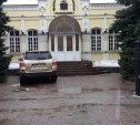 Божественный паркинг: как нарушают правила в тульской Православной гимназии