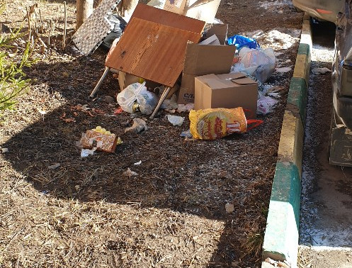 Куча мусора лежит в центре города уже 11 месяцев