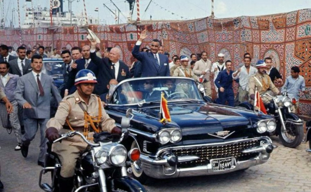 14 мая: Хрущев вручил президенту Египта подарок, сделанный туляками
