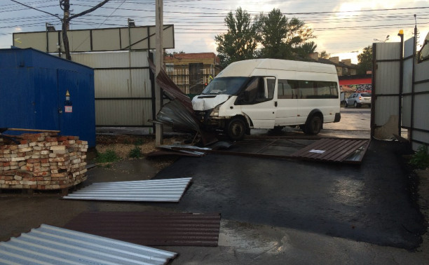 ДТП с участие маршрутного такси на Одоевском ш.