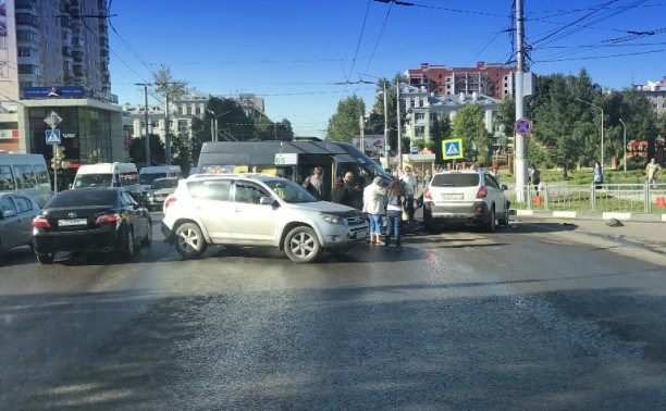 Авария на повороте с Октябрьской на Пузакова