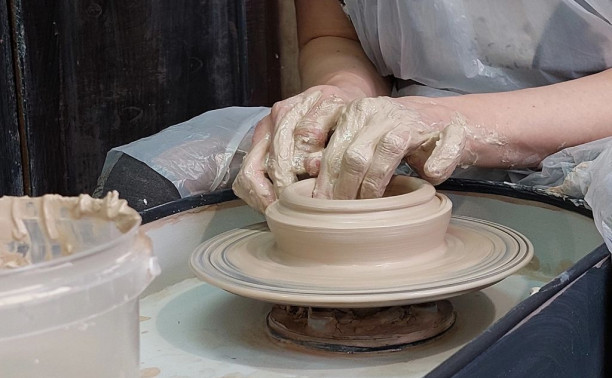 Сами лепим свое счастье: проект гончарной мастерской для людей серебряного возраста
