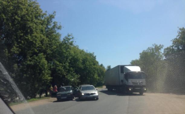 Три автомобиля столкнулись на Скуратовском шоссе