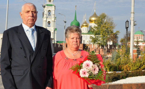 "Горько! Сладко!" – весело кричат двадцать два правнука и тридцать пять внучат!