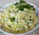 Салат из свежей капусты с огурцом и яйцами