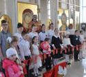 Воспитанники воскресной школы при Свято-Казанском храме поздравили ветеранов с Днем Победы!