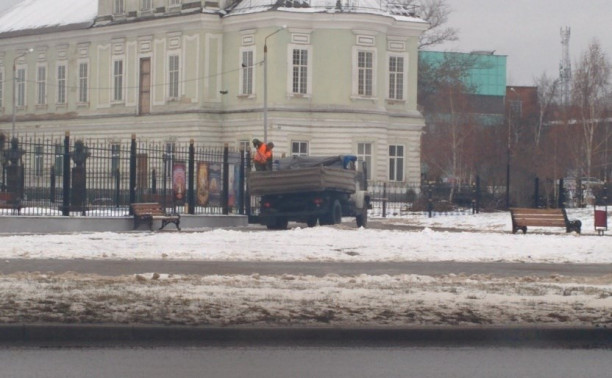 Зачем товарищ "САХ" посыпает лавочки?