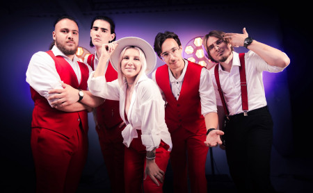 «Те-самые» о том, как зарядить зал энергией и почему люди готовы заплатить, чтобы группа не играла