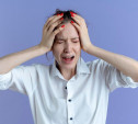 Голодание, переутомление, стресс: врач назвала наиболее частые причины мигрени