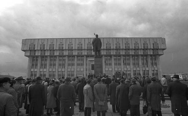 Три близнеца и «повешенный Ленин»: история самого высокого памятника Тулы