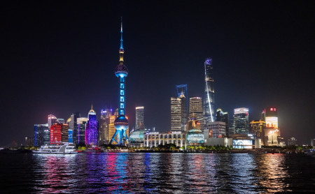 Стеклянные мосты, блюда из насекомых и дома-деревья: все, что нужно знать о поездке в Китай