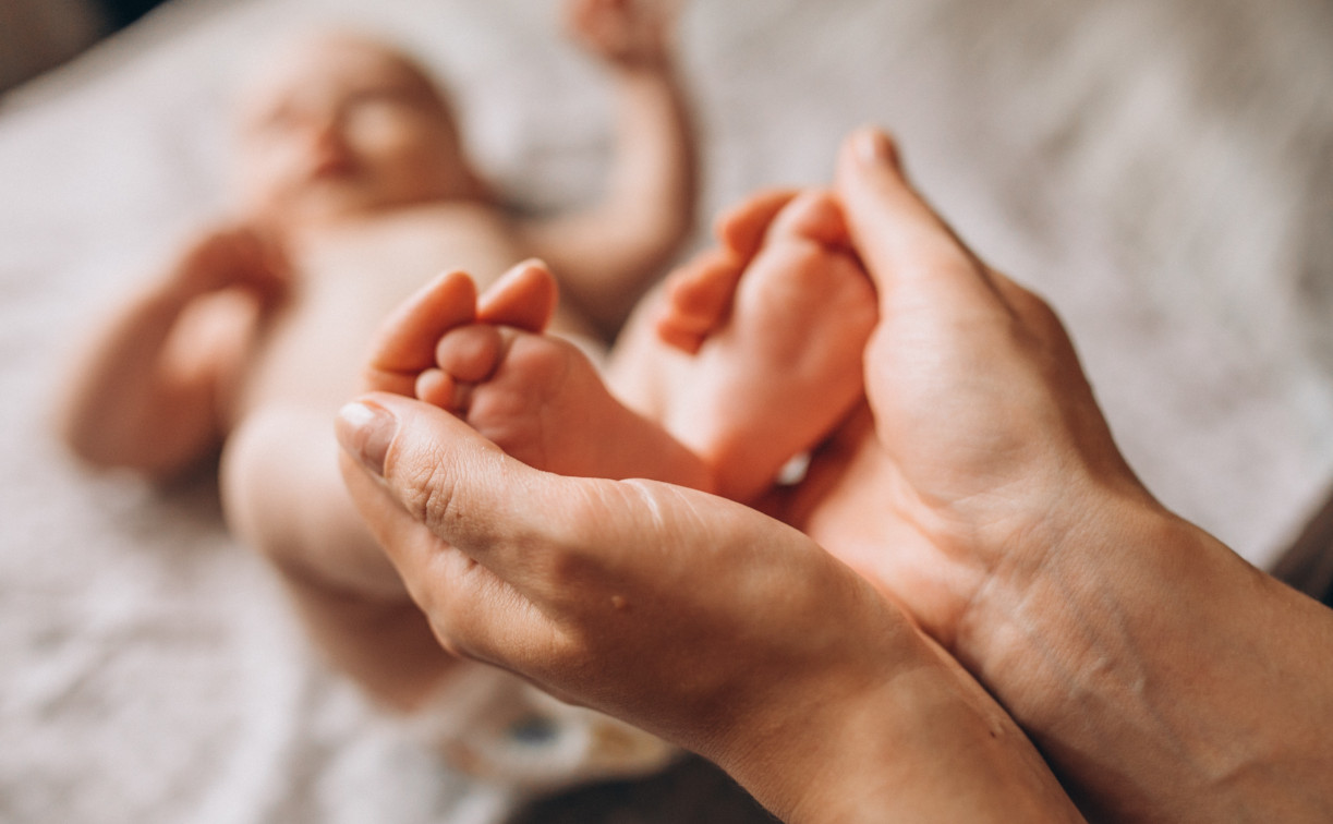Руки, дающие жизнь: три истории о врачах, которые каждый день видят чудо рождения малышей