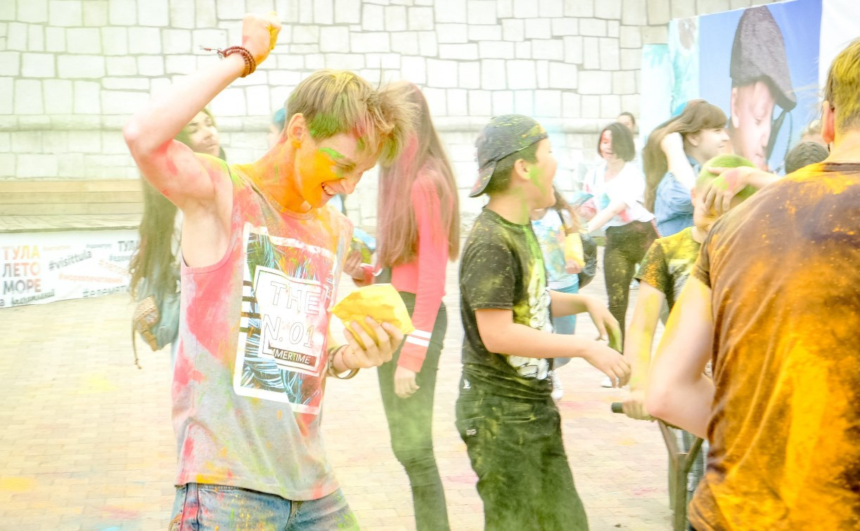 В Туле прошел фестиваль красок: яркий фоторепортаж