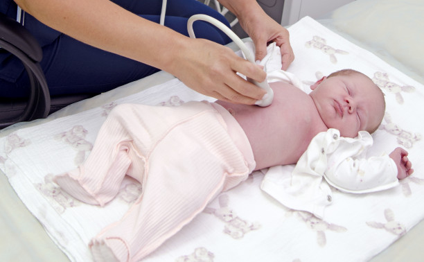 Первое УЗИ: почему это важно и где в Туле пройти обследование новорожденных
