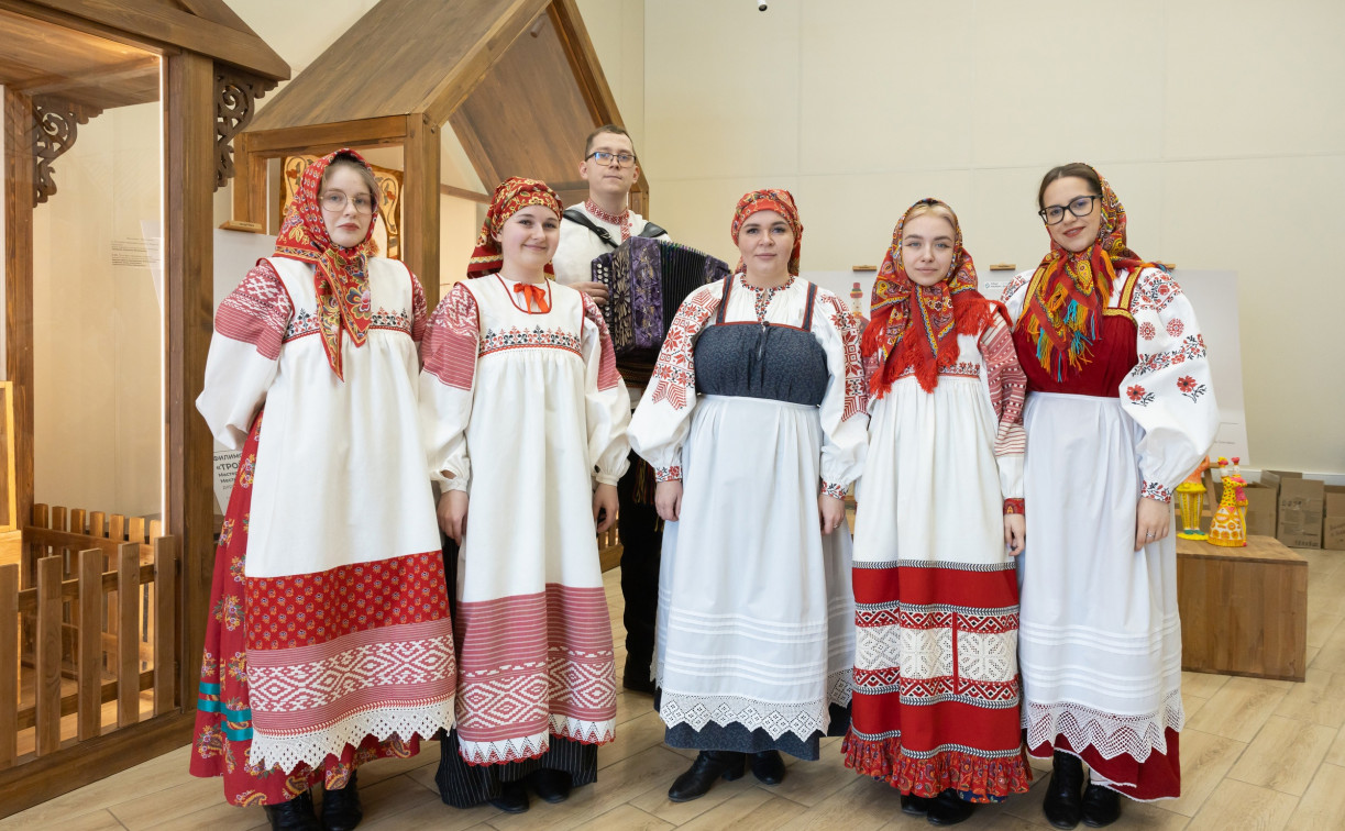 Фольклорный ансамбль «Дежа» о русском культурном коде, любви и о том, почему гармонь круче баяна