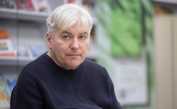 Писатель Евгений Водолазкин о тульском театре, критике фильма «Авиатор» и своем новом детективе