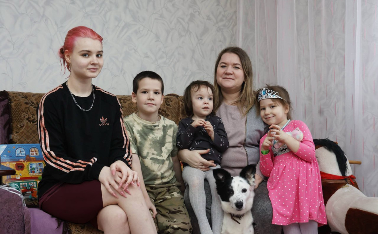 Закрытие ипотеки, миллион и соцработник: как поддерживают многодетных в регионе