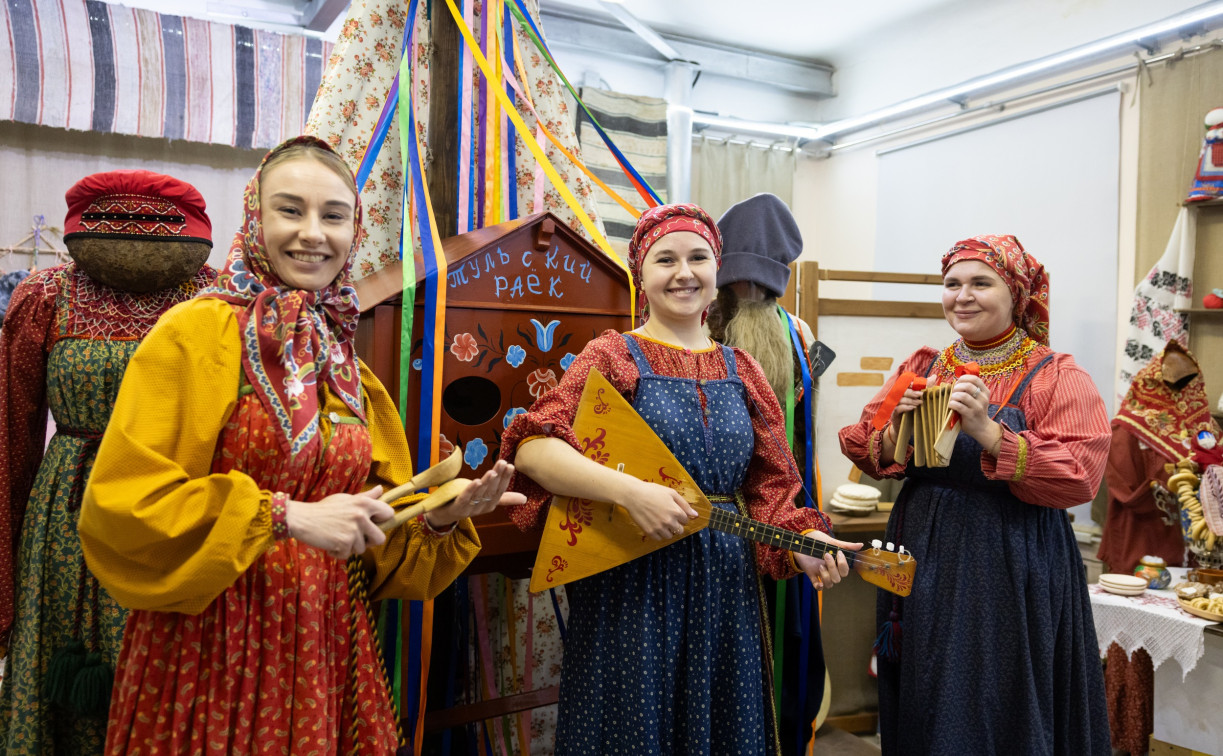 Ярмарочный Петрушка, русский культурный код  и игра в палочки: за что дети и взрослые любят тульский фольклорный театр «Булыжник»