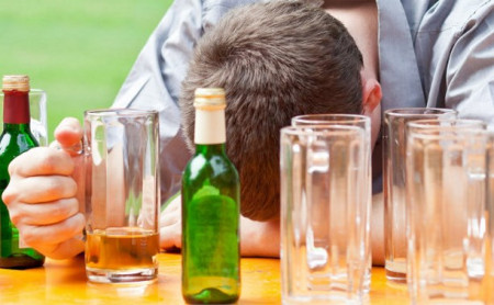 Чем коварен алкоголизм и как бросить пить
