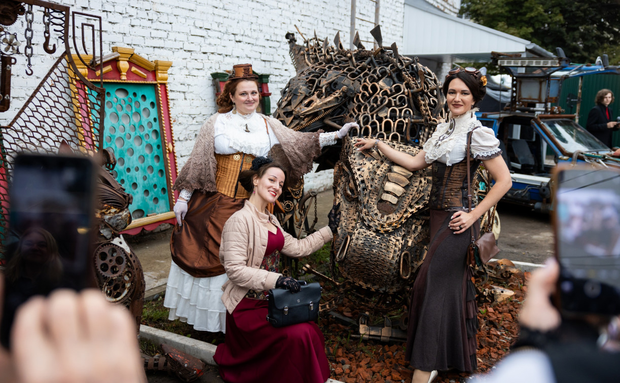 Наряды из кожи, гогглы и романтика Викторианской эпохи: как в Туле прошел фестиваль стимпанк-культуры Ferrum