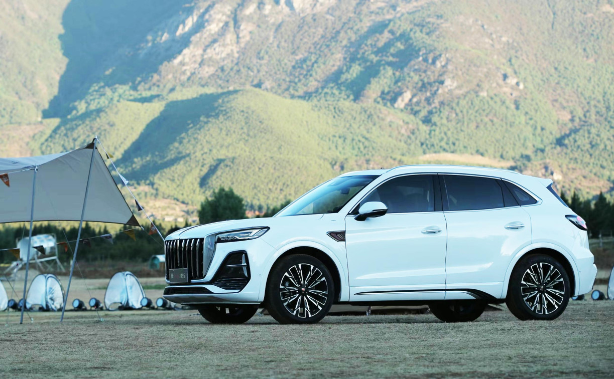 Кроссовер HONGQI HS5 (Эйч Эс 5): Стиль, комфорт и безопасность в новом исполнении