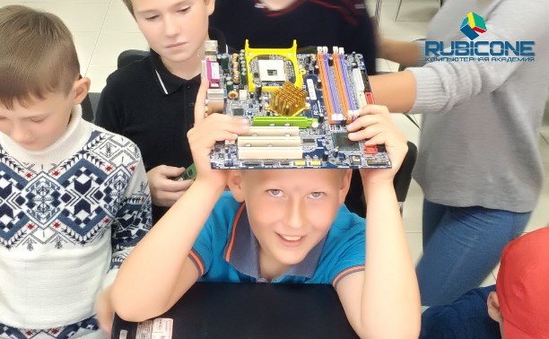 Компьютерная Академия РУБИКОН приглашает детей в летнюю компьютерную школу