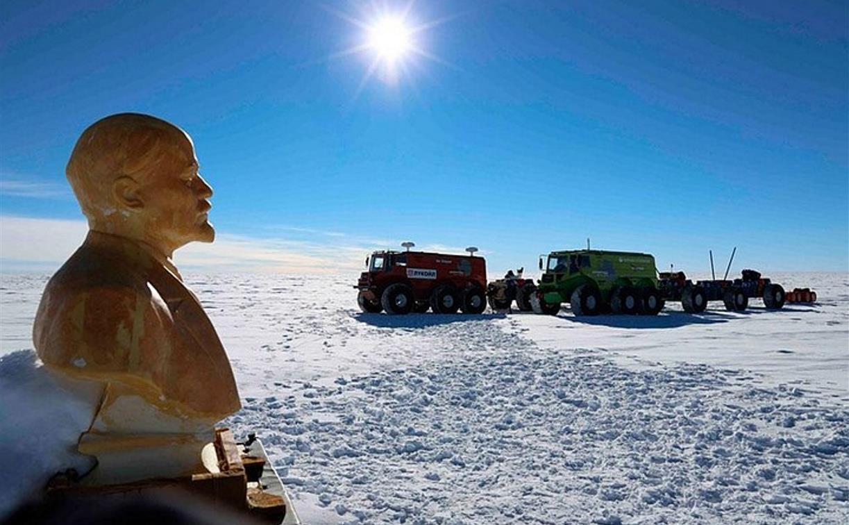 Как туляк Евгений Толстиков установил бюст Ленина в Антарктиде