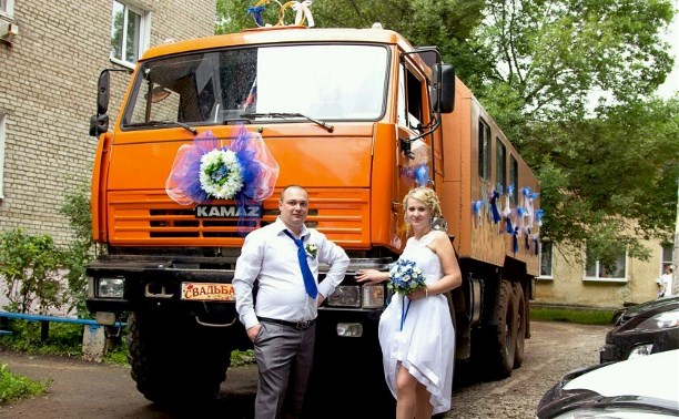 Тульские свадьбы-2015: Вместо лимузина - КамАЗ, вместо застолья - квест для гостей