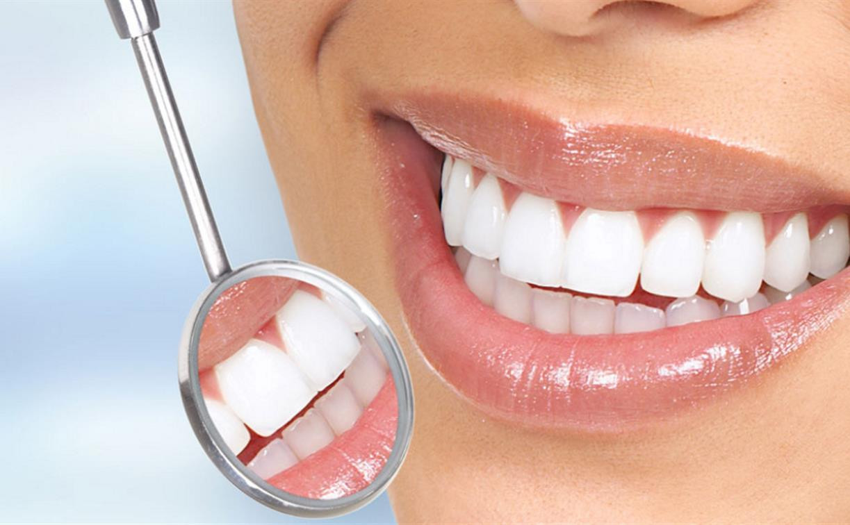 Стоматологи ESTETIC DENT в Туле советуют: встречайте Новый год белоснежной улыбкой