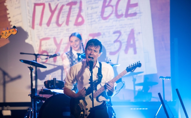«Ключ от 505-й»: в Ясной Поляне показали рок-спектакль питерского театра