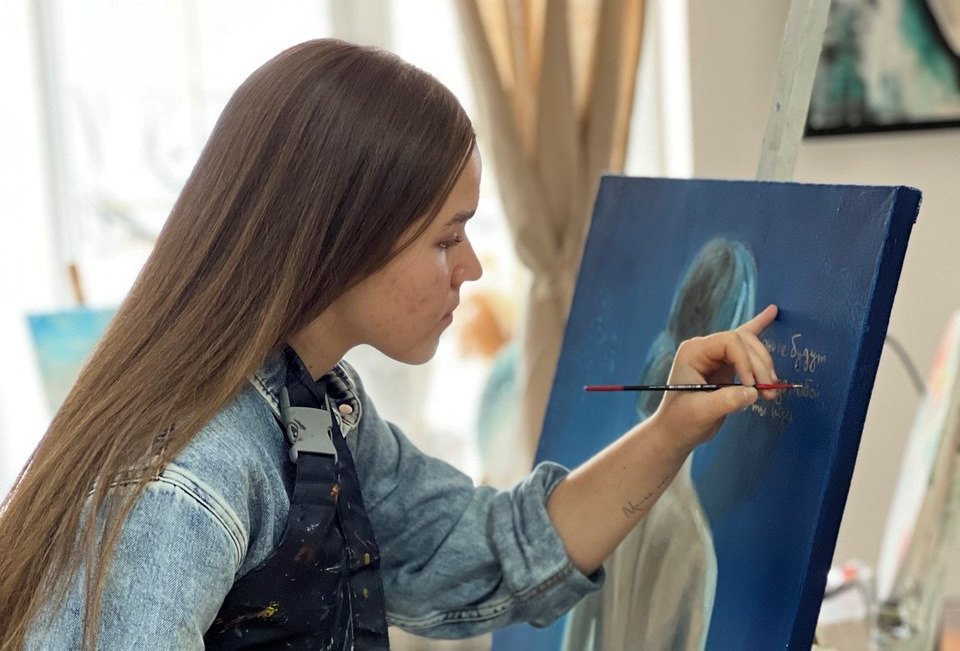 17-летняя художница Стефания Гордиенко зажгла «Искру» своими картинами