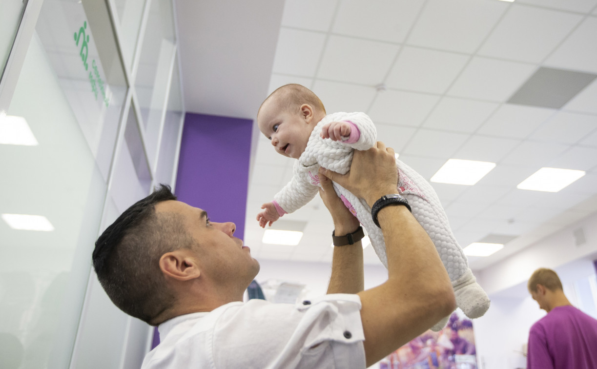 Как молодые родители могут получить вещи для малыша бесплатно