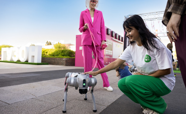 Роботы, игры и световое шоу: Т2 и «ГАЗОН» устроили технопраздник на Казанской набережной