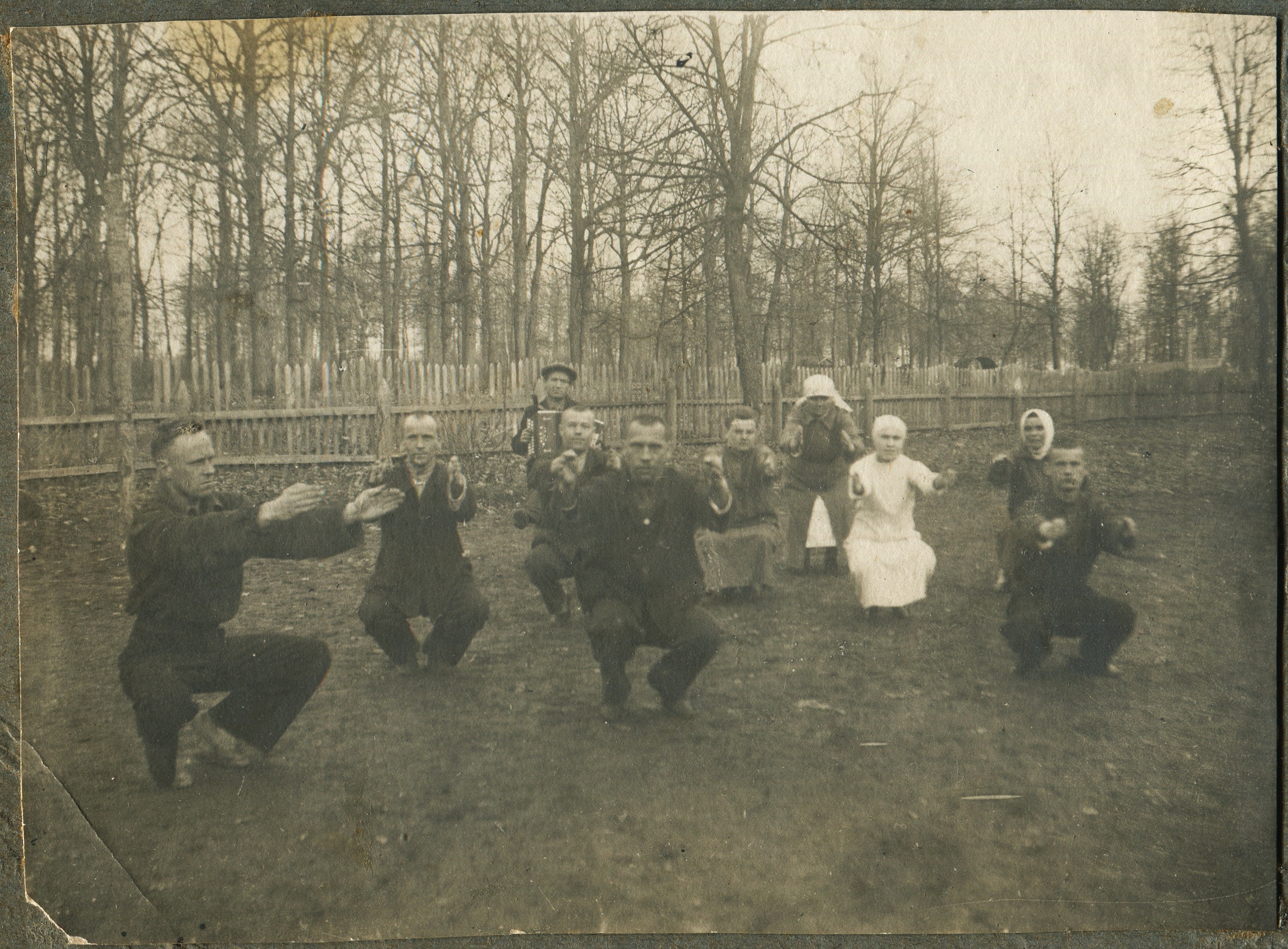 1930-е_Занятие физкультурой.jpg