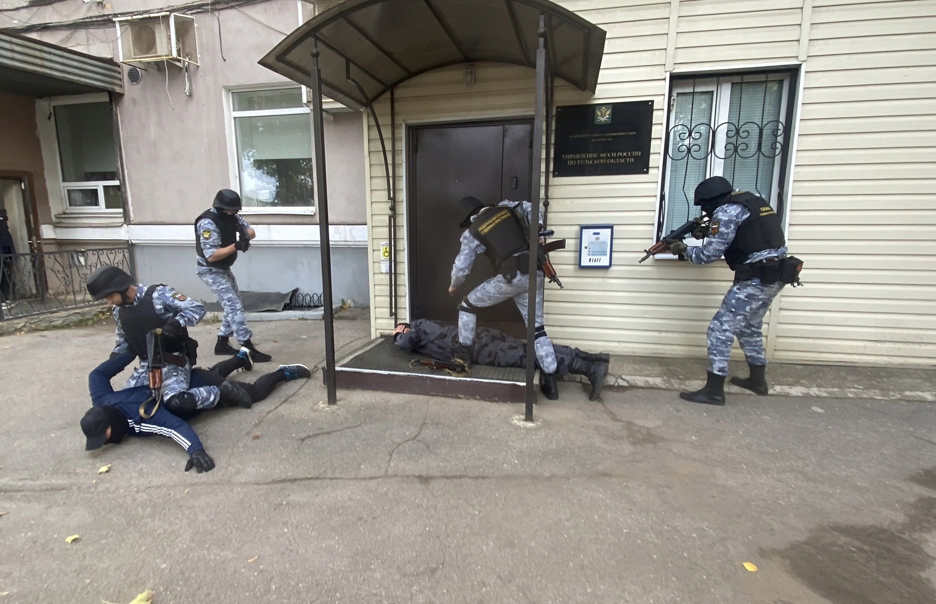 На здание судебных приставов совершено вооруженное нападение»: в Туле  прошла тренировка силовиков - Новости Тулы и области. Криминал - MySlo.ru