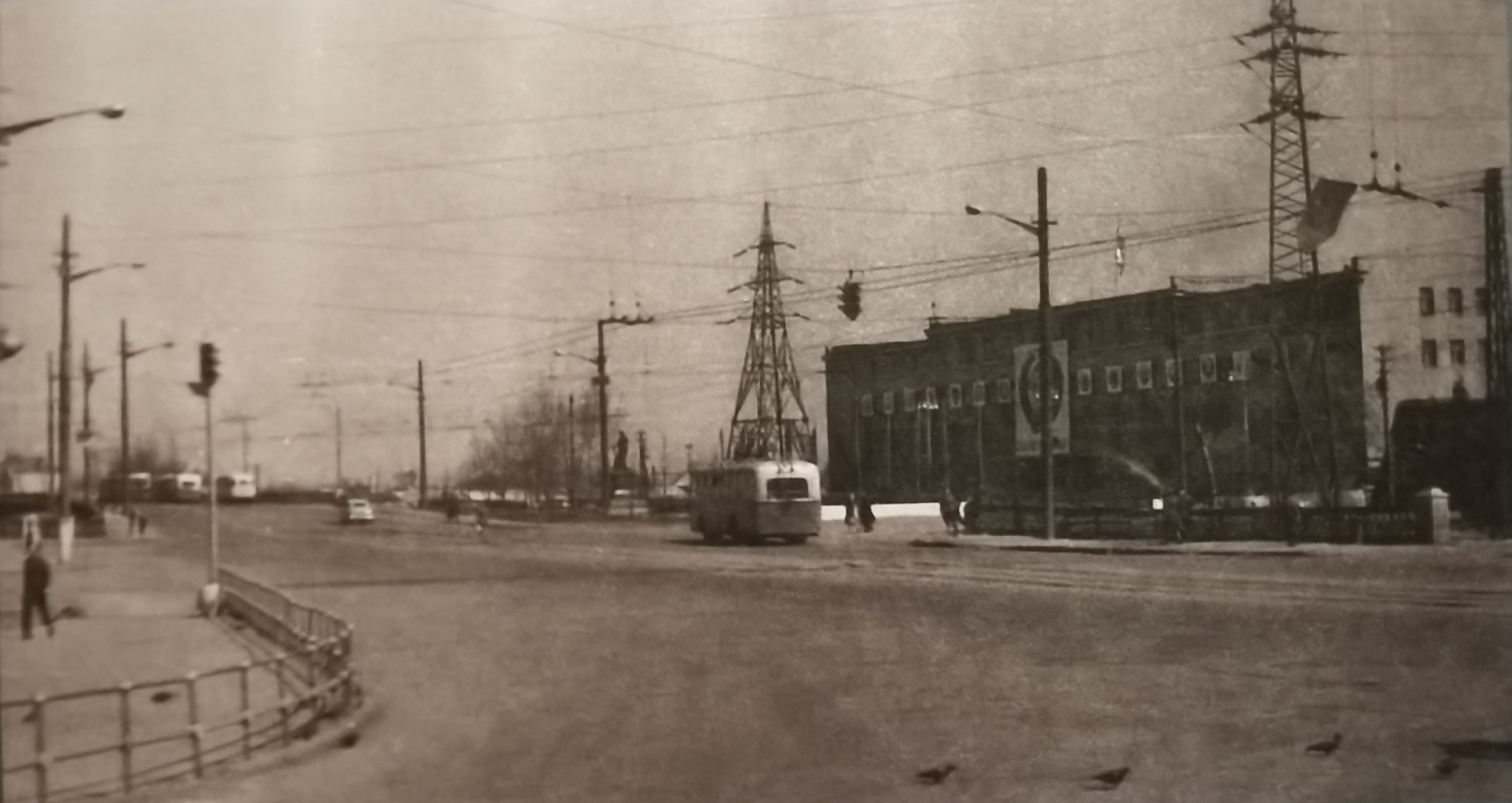 Въезд на мост 1967.jpg