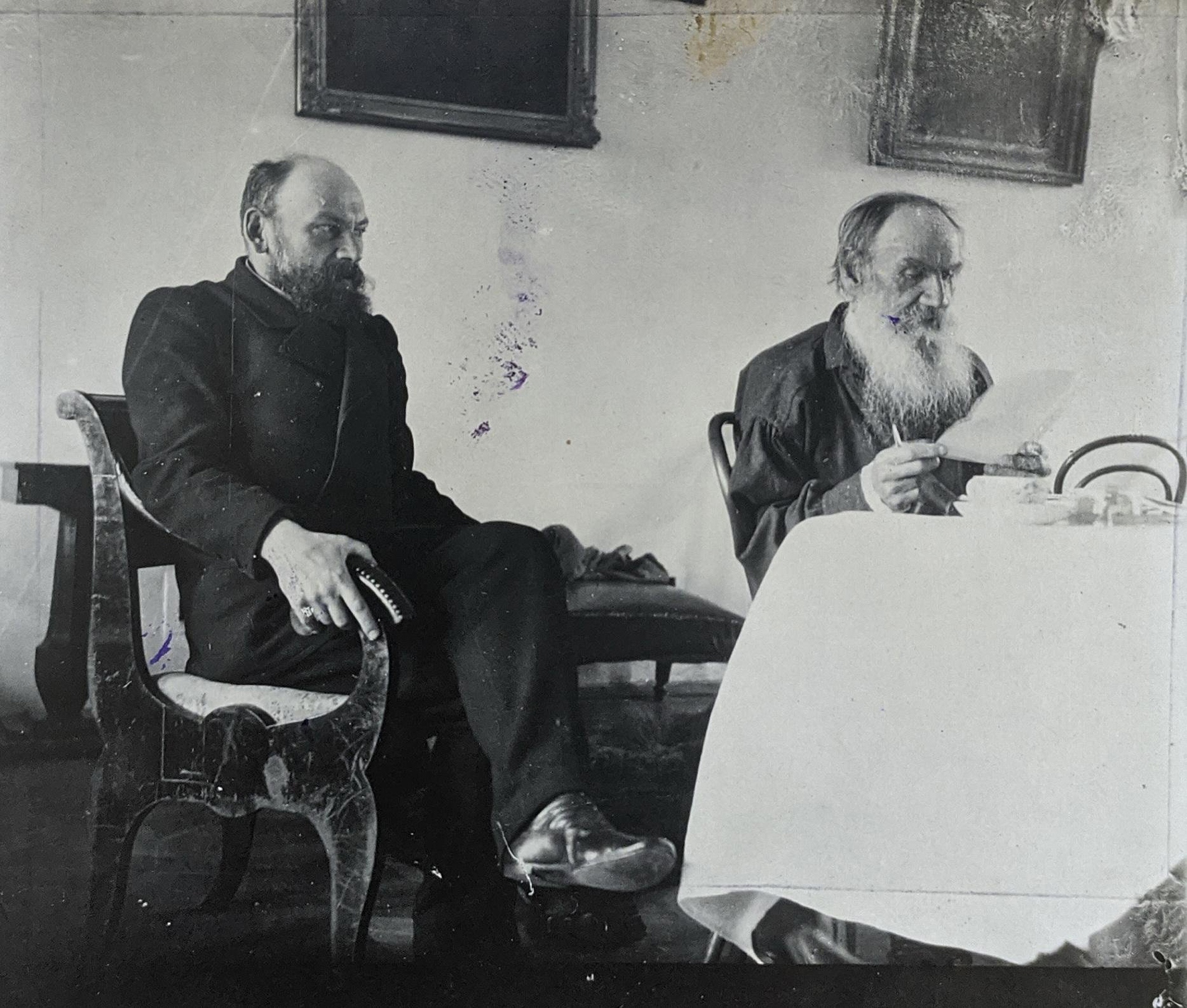 3_П. А. Сергеенко. Л. Н. Толстой с сыном И. Л. Толстым. 1903 г. Ясная Поляна_ГМТ.jpg