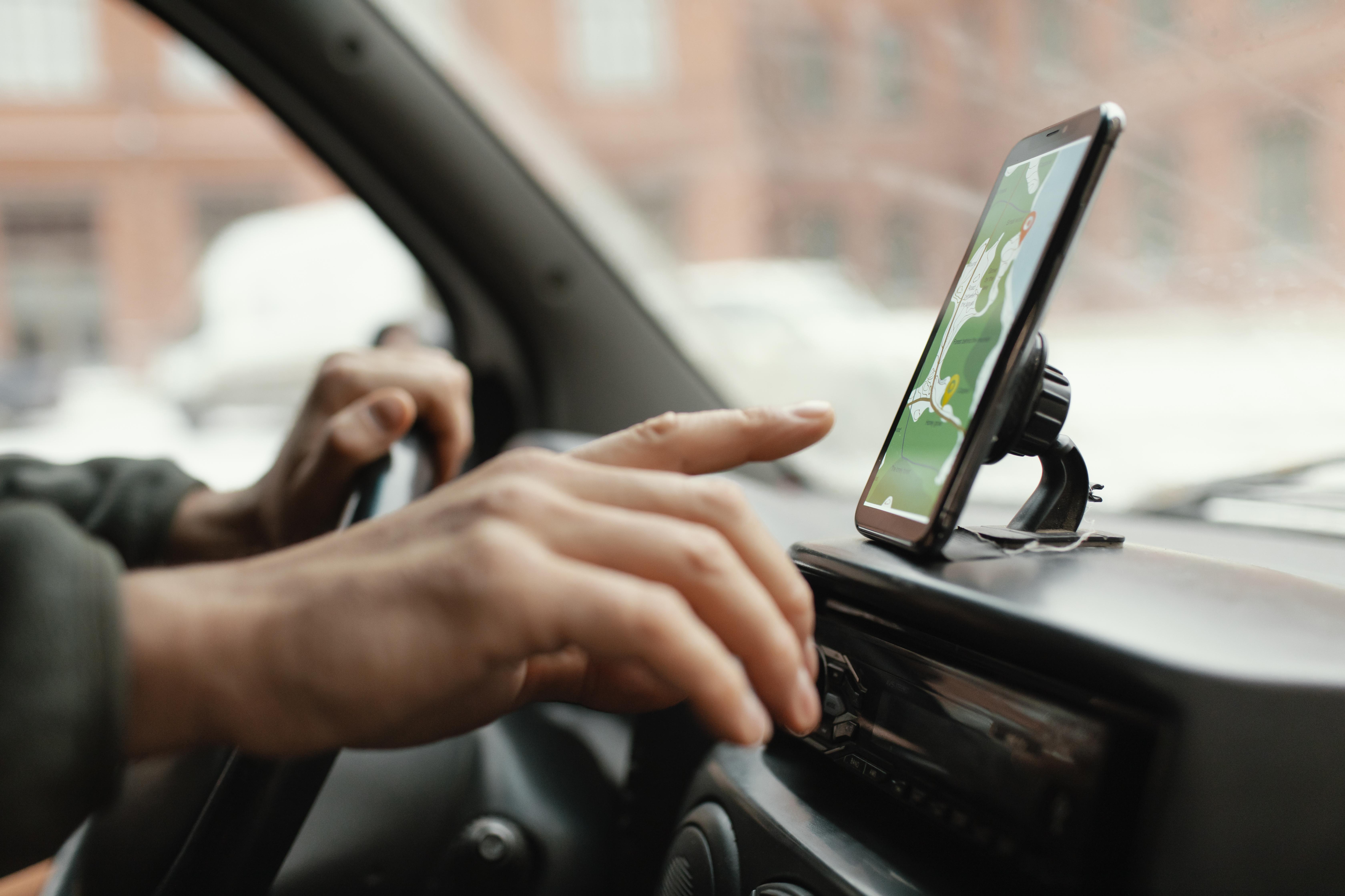 close-up-man-car-with-map-mobile.jpg