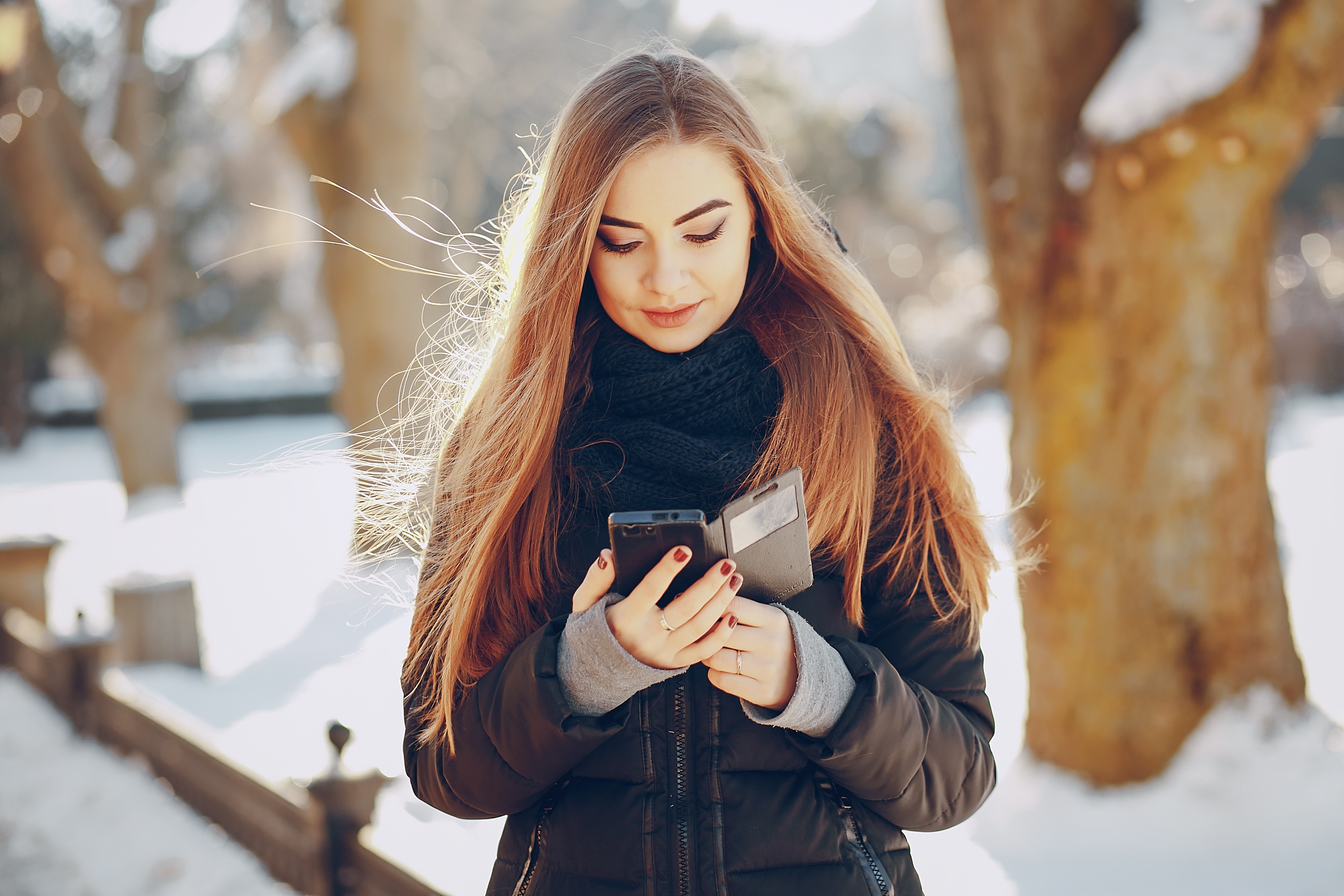 communication-girl-mobile-white-nature.jpg