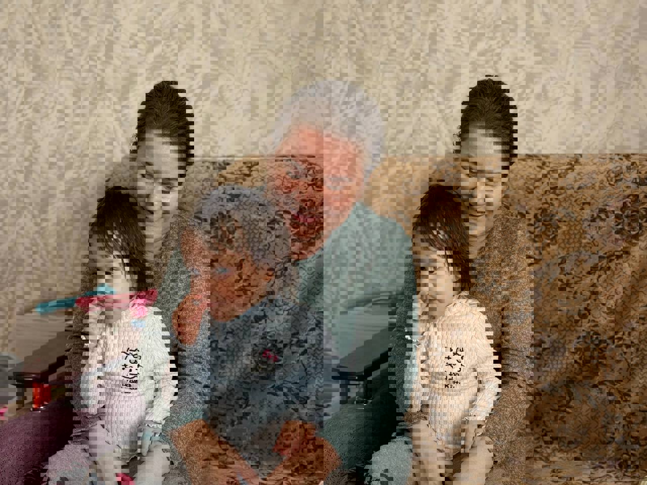 мама ирина и девочка.jpg